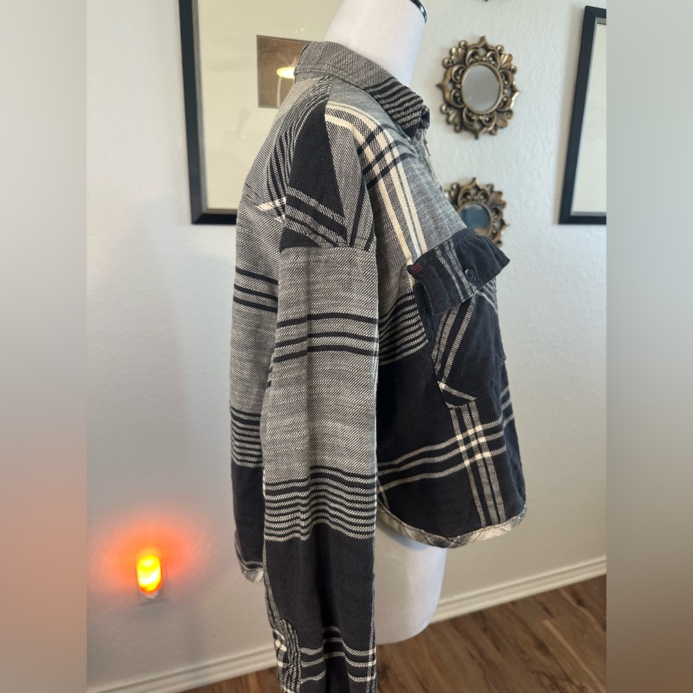 Bdg Button Down Crop Flannel - image 4